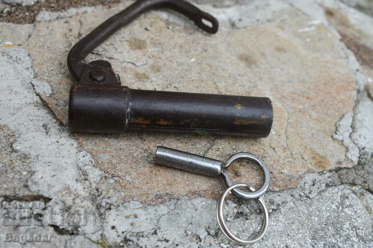 Delivery of Old padlock