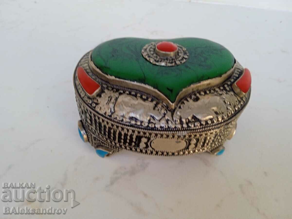 Old beautiful big jewelry box with price 56.00 BGN | € 28.63 Old beautiful big jewelry box with price 56.00 BGN | € 28.63