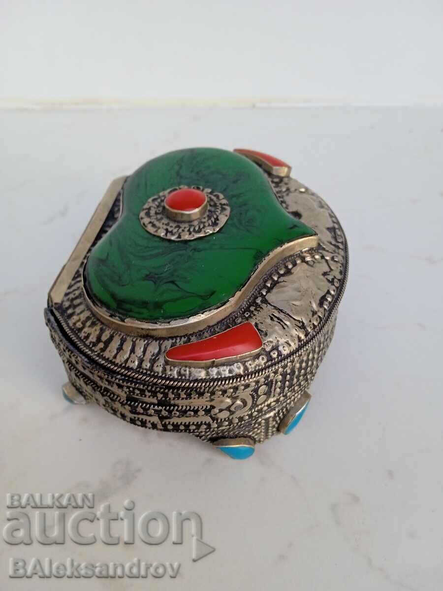 Auction Old beautiful big jewelry box Auction Old beautiful big jewelry box