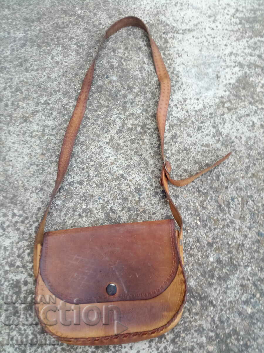 Стара чанта от естествена кожа