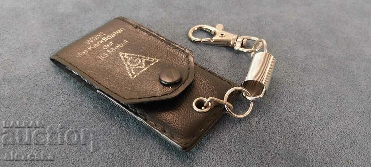 Παράδοση Ένα παλιό δερμάτινο μπρελόκ Παράδοση Ένα παλιό δερμάτινο μπρελόκ