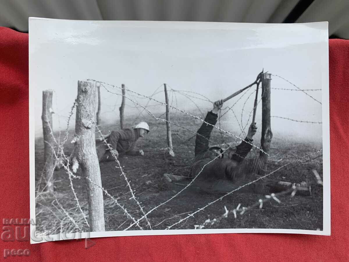 WWII 1944-45 Bulgarian military units Cutting wire ropes