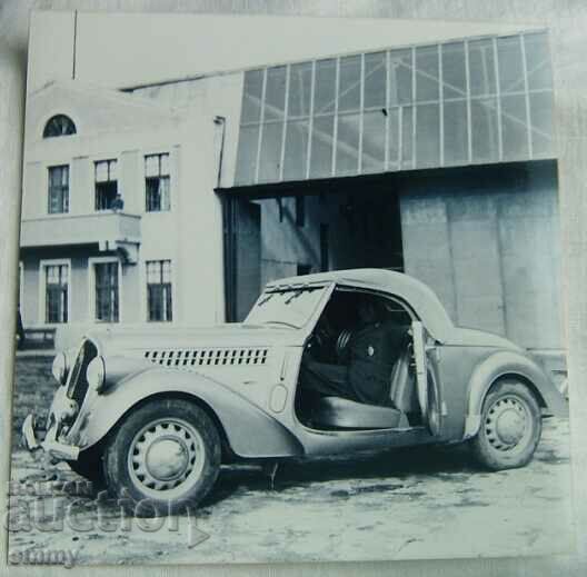 Снимка на стар автомобил - кола, ( репродукция )