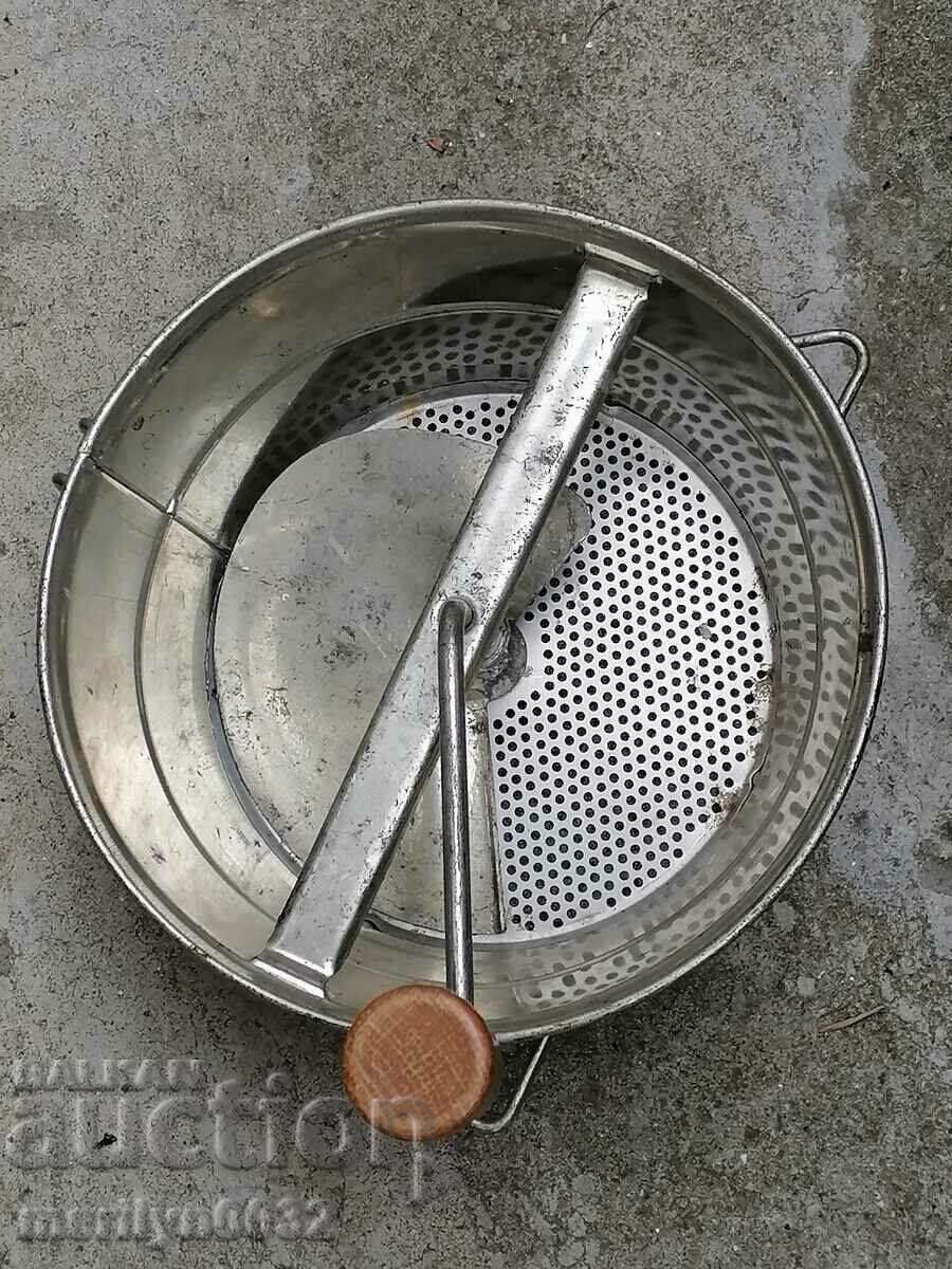 Bulgarian grinder for fruit and vegetable juice machine with price 68.00 BGN | € 34.77