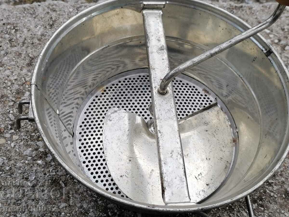 Delivery of Bulgarian grinder for fruit and vegetable juice machine