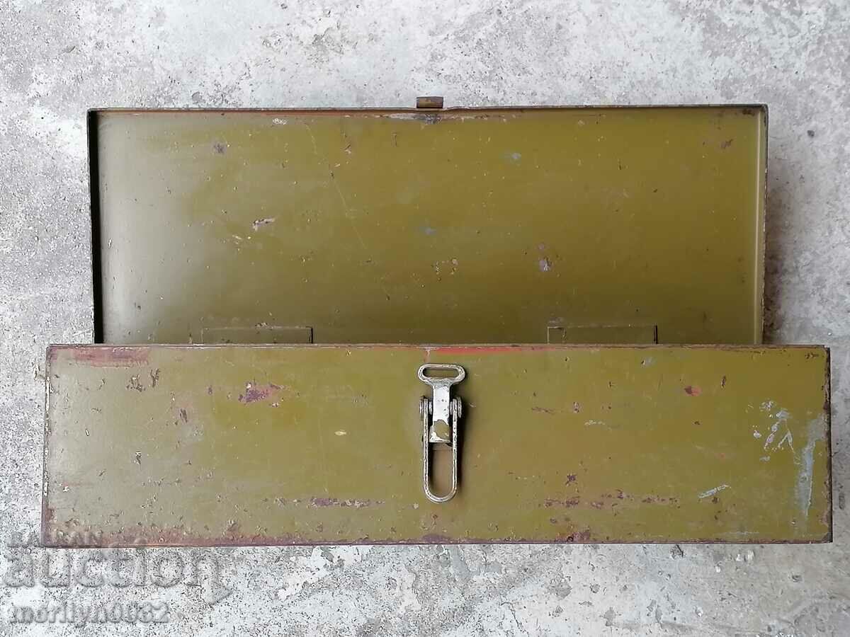 Аукцион Армейска кутия от ЗИП от WW2 Аукцион Армейска кутия от ЗИП от WW2