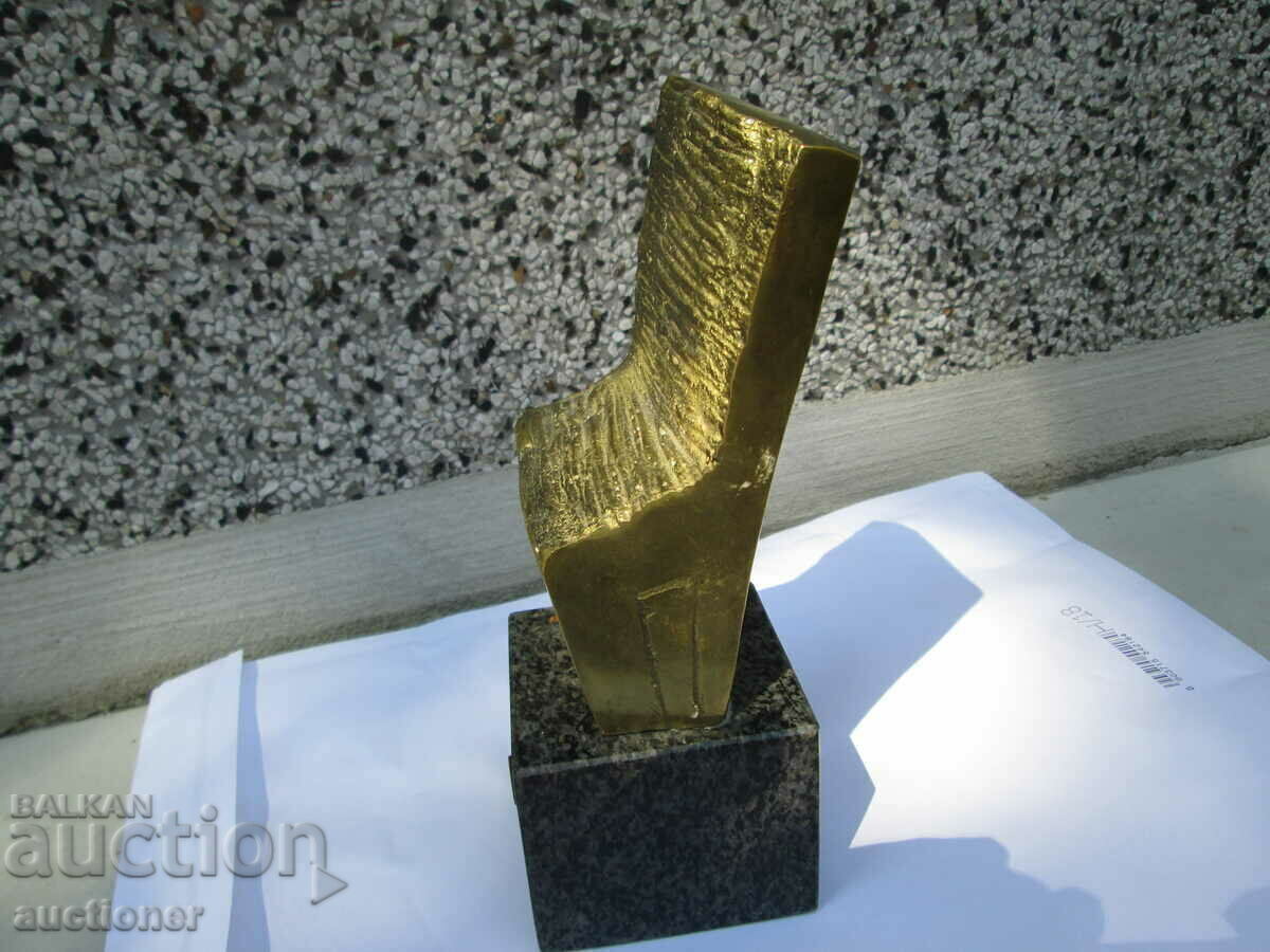 PREMIUL PLOVDIV-2001 AUTOR DIMCHO PAVLOV-1944-1996 cu preț € 306.78 | 600.01 BGN PREMIUL PLOVDIV-2001 AUTOR DIMCHO PAVLOV-1944-1996 cu preț € 306.78 | 600.01 BGN