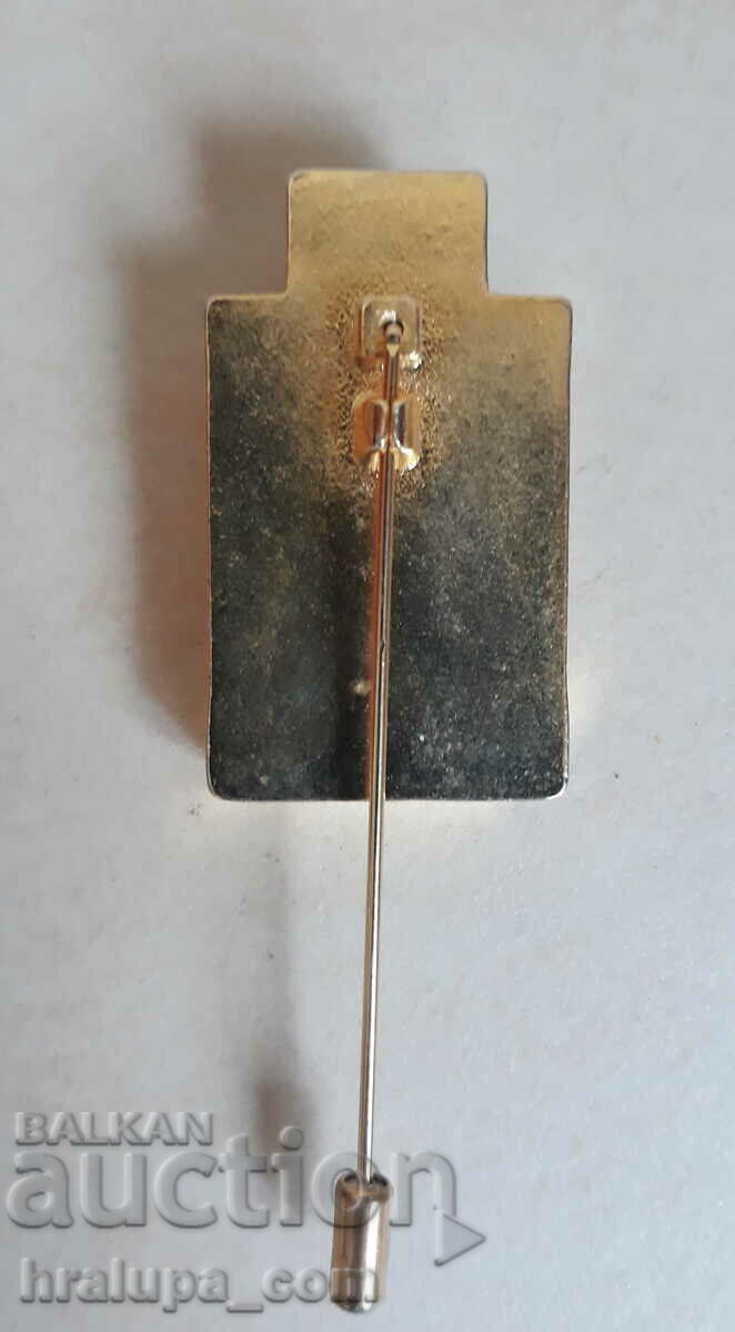 GUCCI brooch original with price 50.00 BGN | € 25.56 GUCCI brooch original with price 50.00 BGN | € 25.56