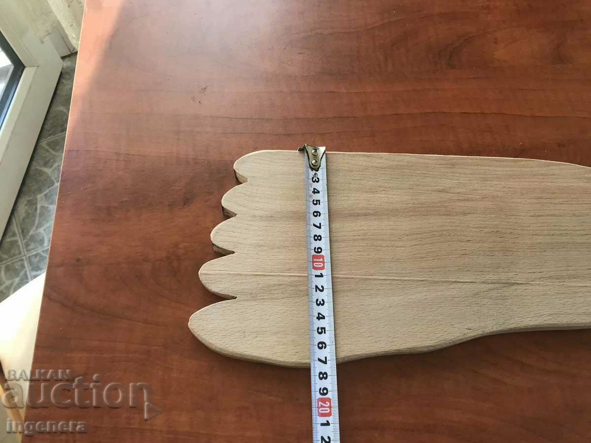 Delivery of BOARD FOR LONG AND THIN APPETIZERS AND STEAKS, BEECH WOOD Delivery of BOARD FOR LONG AND THIN APPETIZERS AND STEAKS, BEECH WOOD