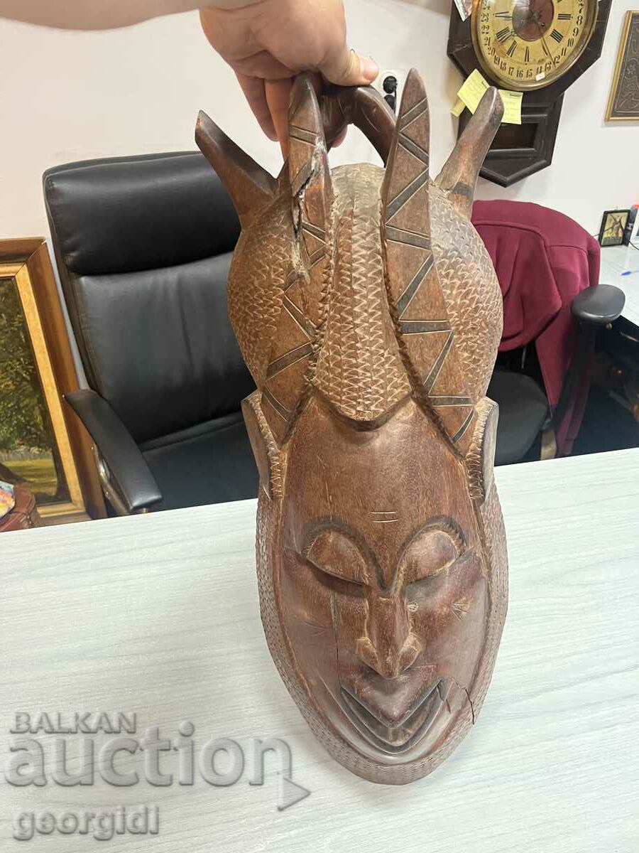 Large African mask. #4187