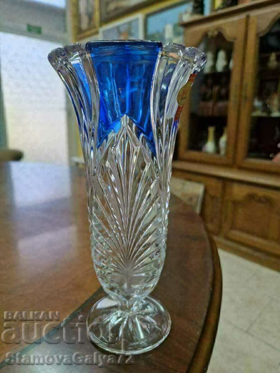 Livrarea Încântătoare vază antică din cristal cu flori germane