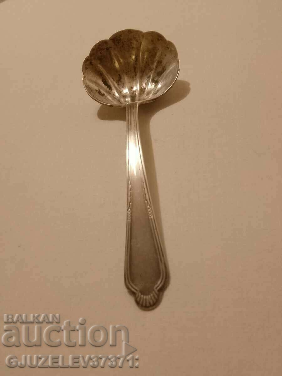 Old clamshell serving spoon wm Rogersmfgco with price 97.00 BGN | € 49.60 Old clamshell serving spoon wm Rogersmfgco with price 97.00 BGN | € 49.60