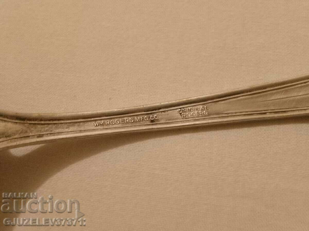 Delivery of Old clamshell serving spoon wm Rogersmfgco Delivery of Old clamshell serving spoon wm Rogersmfgco