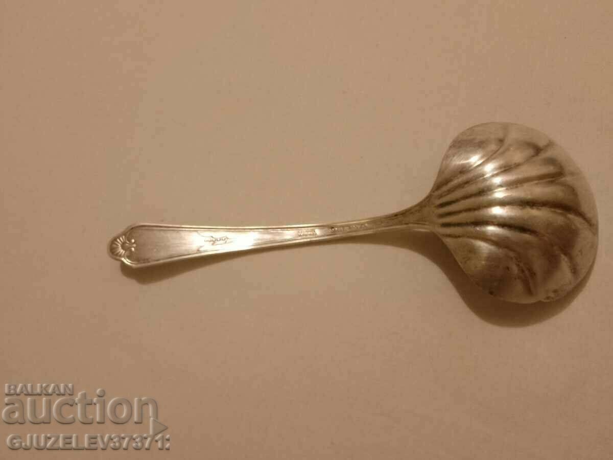 Old clamshell serving spoon wm Rogersmfgco - 7 Old clamshell serving spoon wm Rogersmfgco - 7
