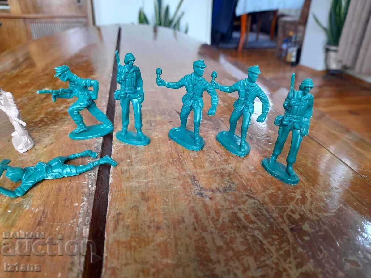 Auction Old figurines Soldiers Auction Old figurines Soldiers