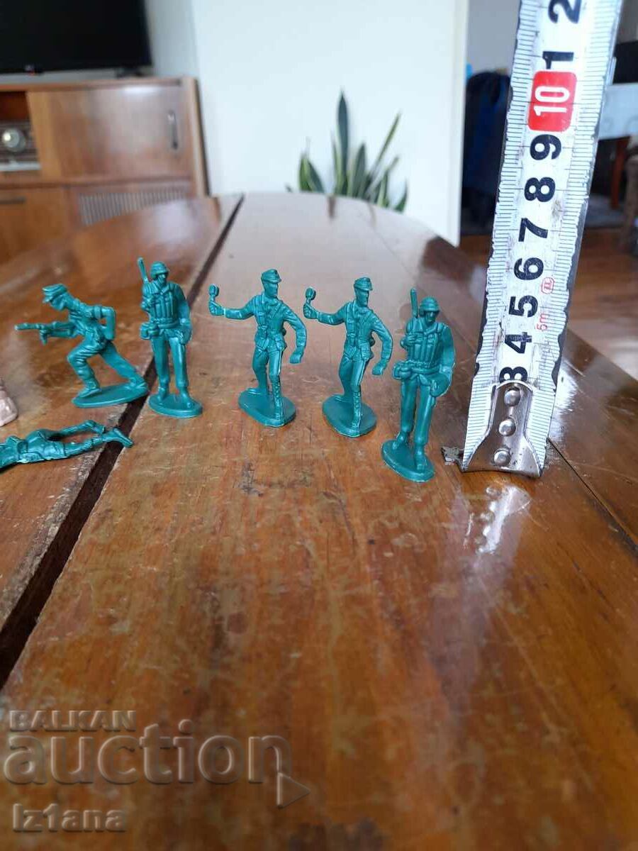 Delivery of Old figurines Soldiers Delivery of Old figurines Soldiers
