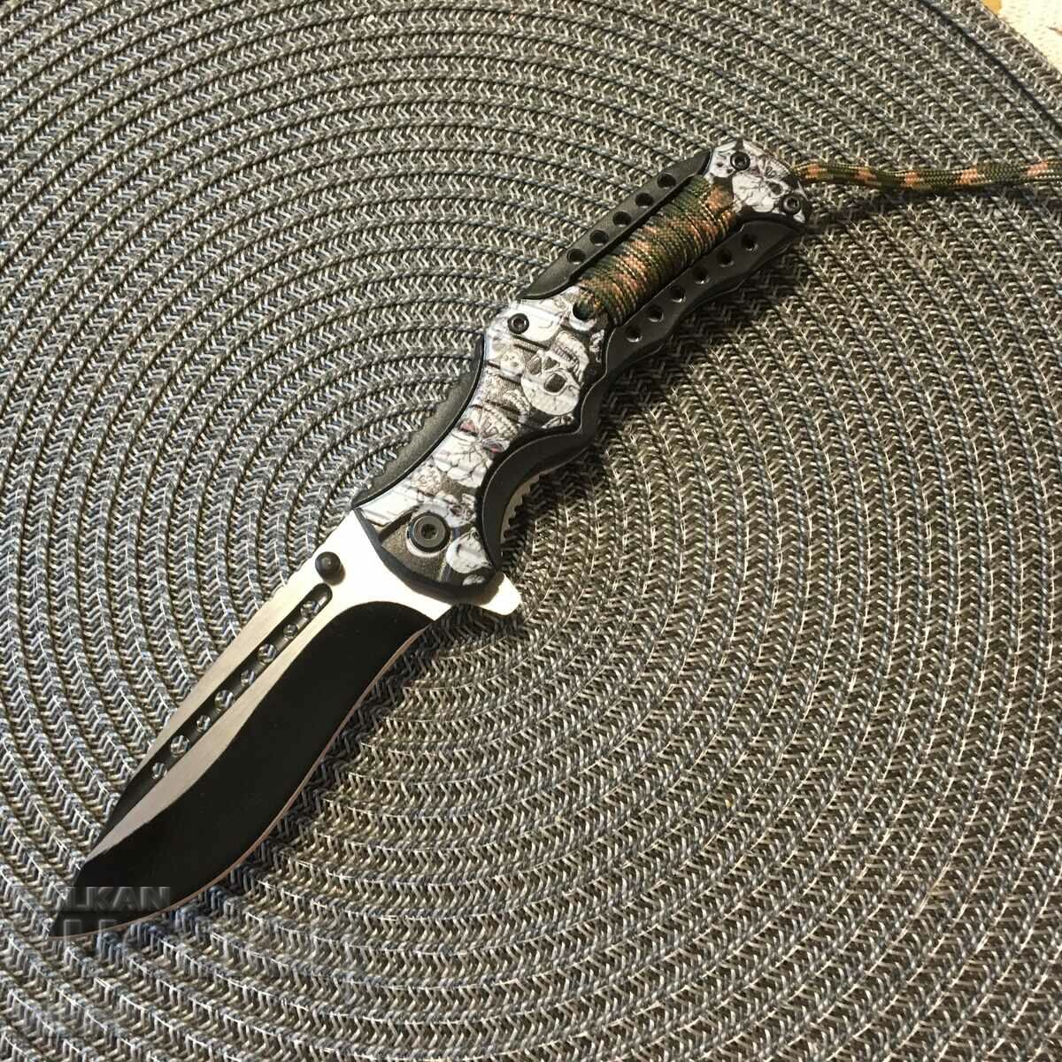 Folding automatic knife Paramilitary-carbon print+paracord with price 19.50 BGN | € 9.97