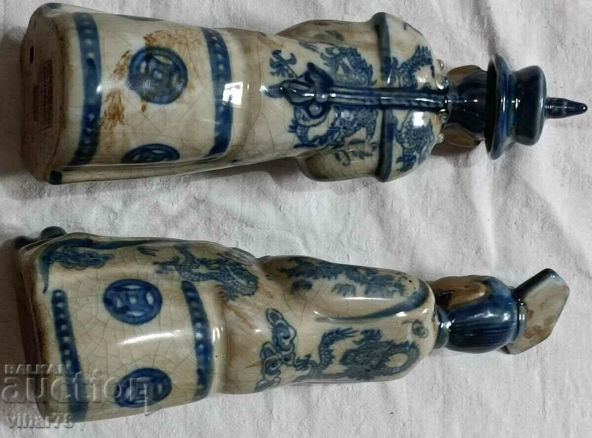 Lot of two old porcelain figurines - personal delivery only - 5 Lot of two old porcelain figurines - personal delivery only - 5