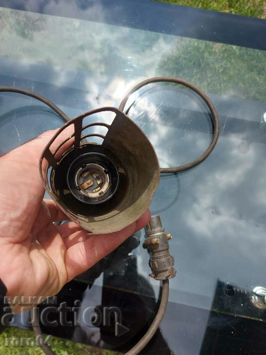 Auction MOVEABLE TANK LAMP Auction MOVEABLE TANK LAMP