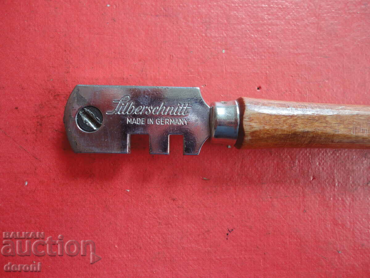 Ένα υπέροχο γερμανικό γυάλινο διαμάντι με τιμή 10.00 BGN | € 5.11 Ένα υπέροχο γερμανικό γυάλινο διαμάντι με τιμή 10.00 BGN | € 5.11