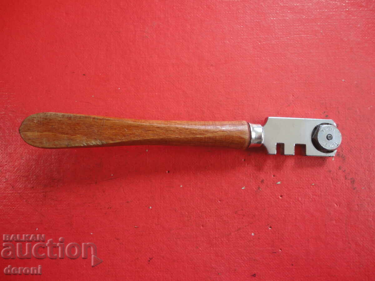 Δημοπρασία Ένα υπέροχο γερμανικό γυάλινο διαμάντι Δημοπρασία Ένα υπέροχο γερμανικό γυάλινο διαμάντι