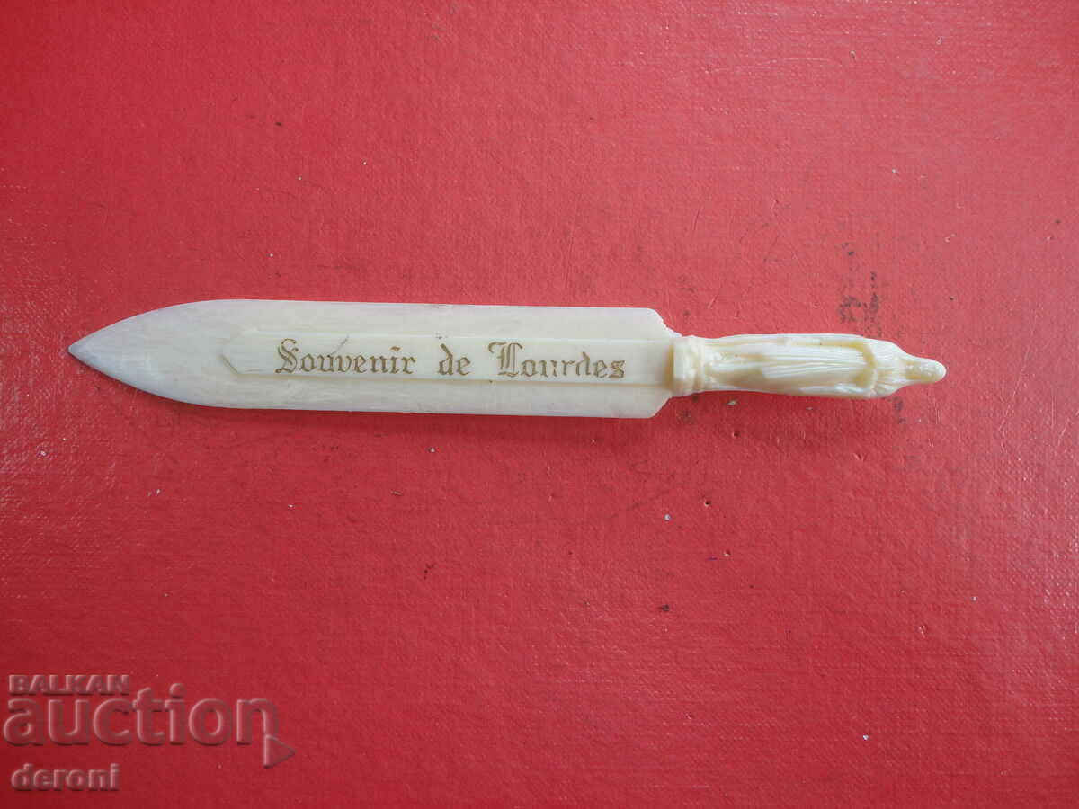 Auction  A great letter blade