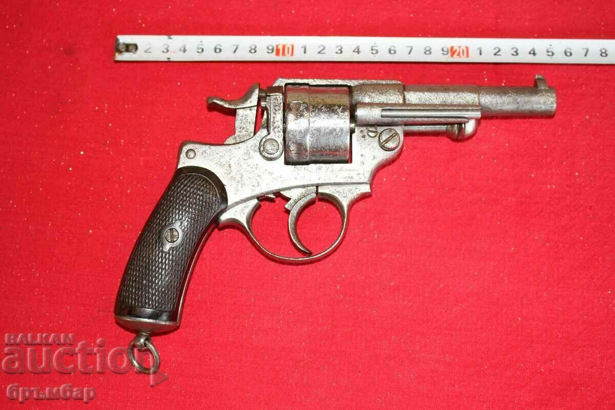 Старинен френски револвер .  Работещ . 11mm .