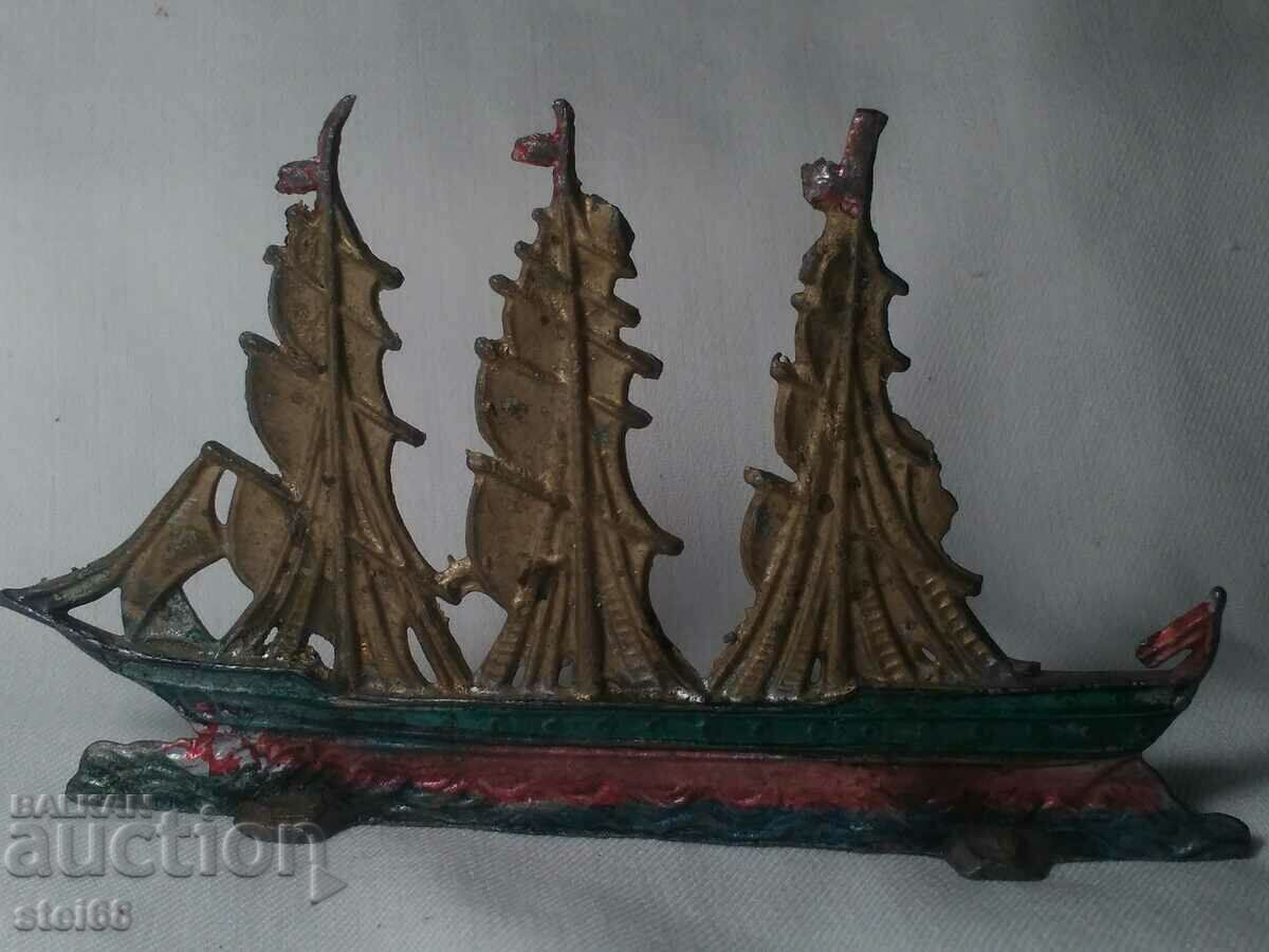 LEAD FIGURINE with price 15.00 BGN | € 7.67 LEAD FIGURINE with price 15.00 BGN | € 7.67