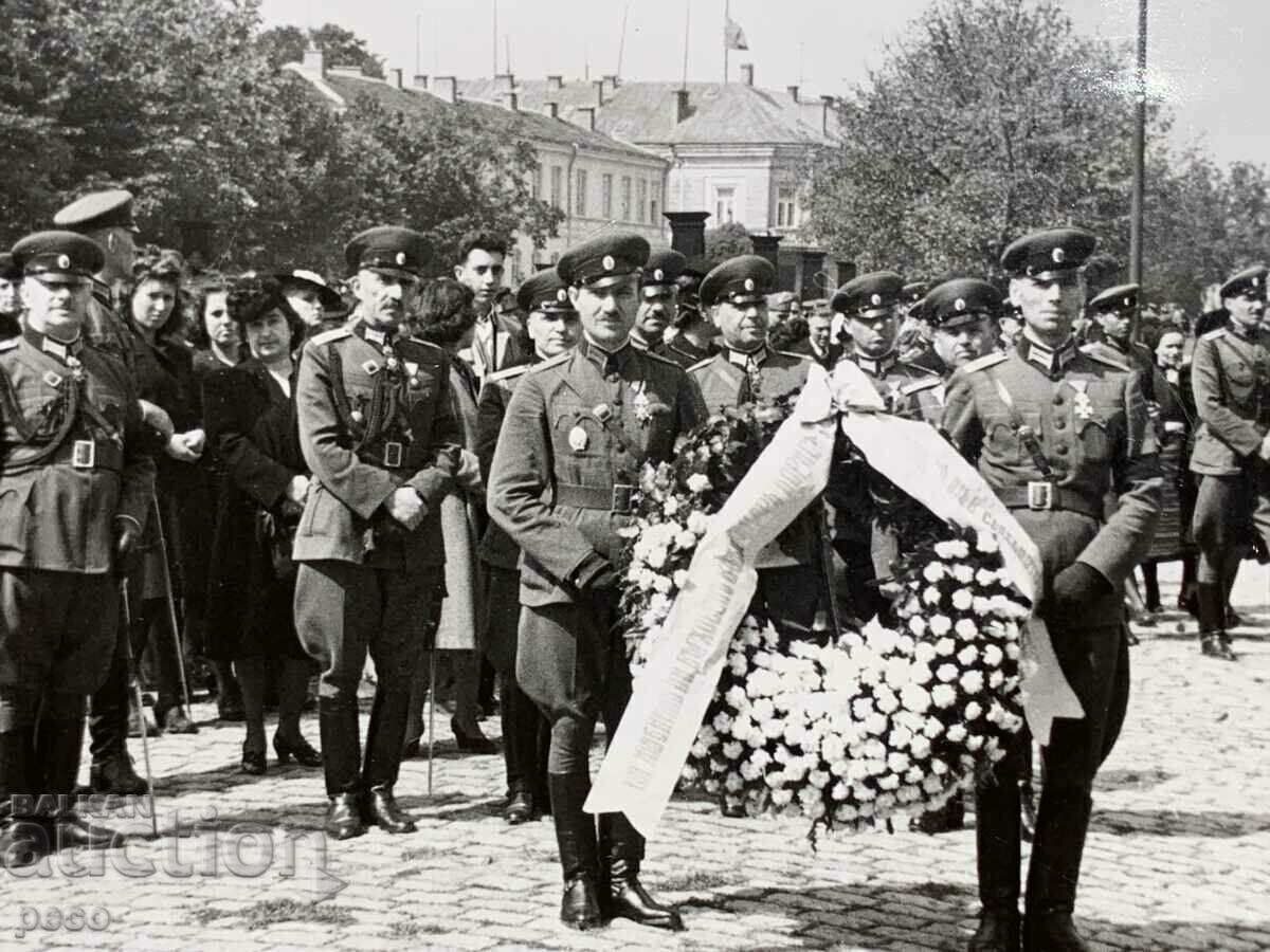 The funeral of Tsar Boris III Military Wreaths with price 60.00 BGN | € 30.68 The funeral of Tsar Boris III Military Wreaths with price 60.00 BGN | € 30.68