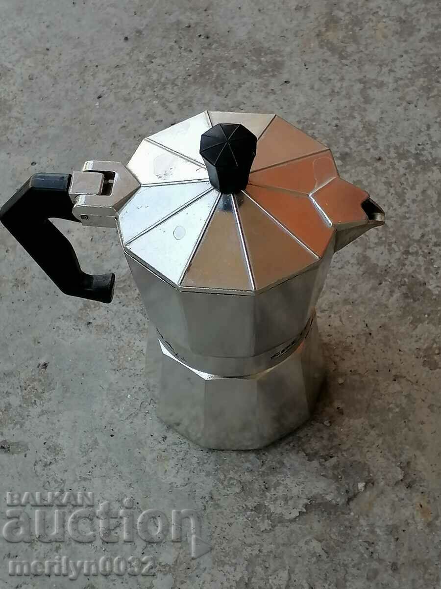 Delivery of Old social coffee maker, coffee maker minion Delivery of Old social coffee maker, coffee maker minion