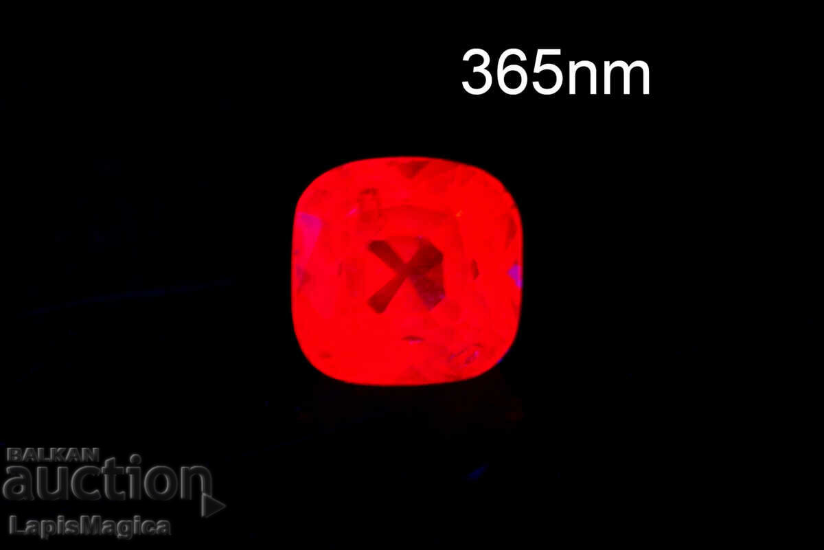 Розов шпинел 0.38ct 3.5mm cushion шлифовка силна флуоресценц