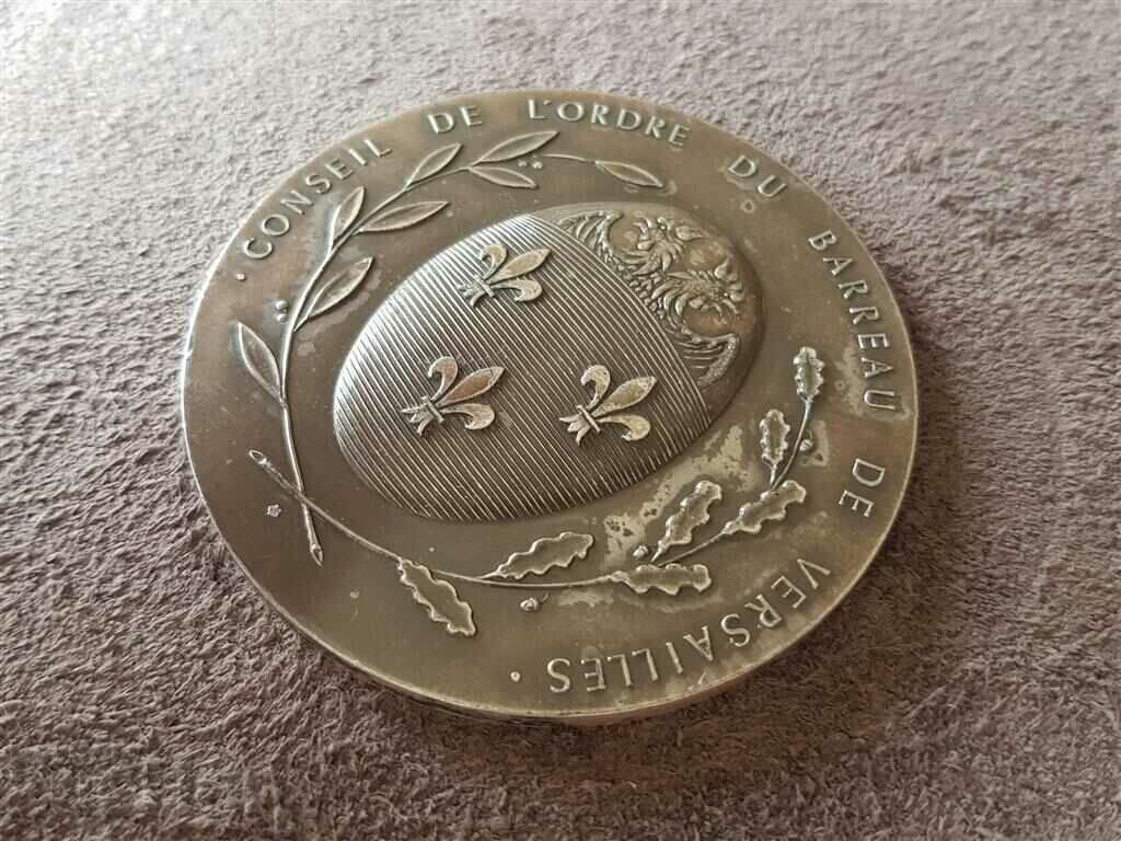 French 1975 silver ORDER OF THE BAR OF VERSAILLES plaque with price 670.00 BGN | € 342.57 French 1975 silver ORDER OF THE BAR OF VERSAILLES plaque with price 670.00 BGN | € 342.57