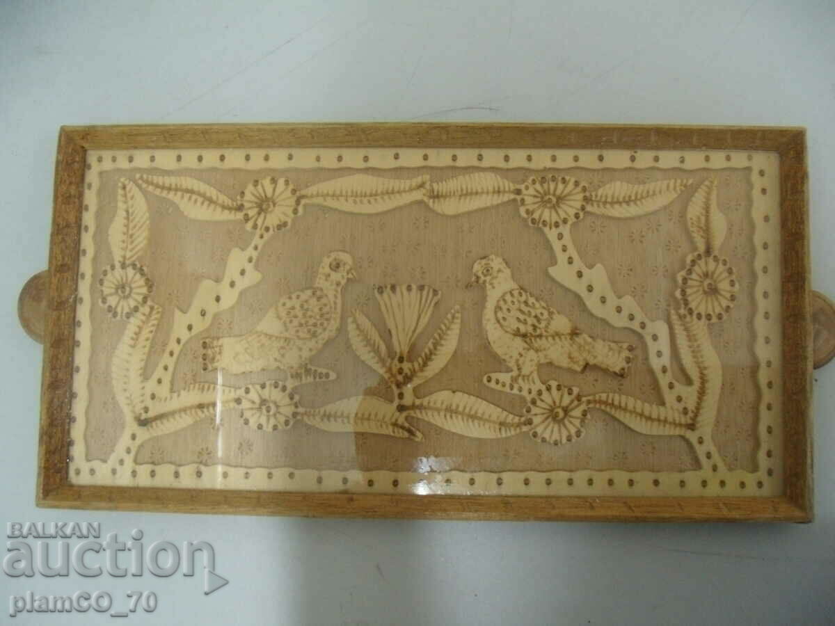 Auction #*7047 old wooden tray Auction #*7047 old wooden tray