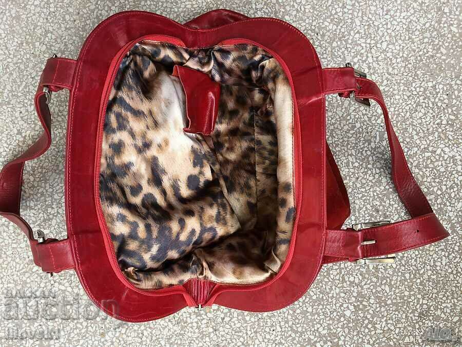 Auction  I am selling a women's leather bag