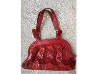 I am selling a women's leather bag
