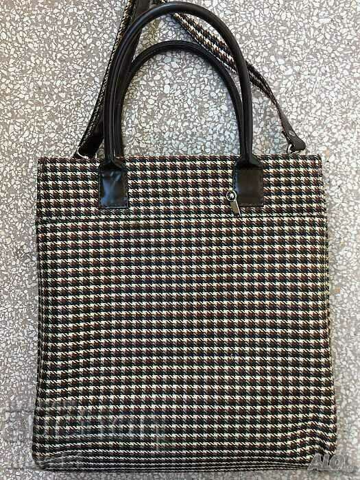 Vand geanta de dama din piele cu preț 25.00 BGN | € 12.78 Vand geanta de dama din piele cu preț 25.00 BGN | € 12.78