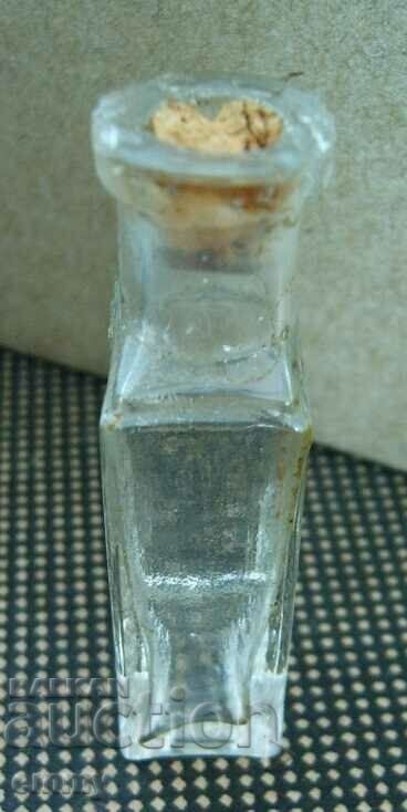 Аукцион Старо малко шише за парфюм, стъклено - "Parfuemerie Divina" Аукцион Старо малко шише за парфюм, стъклено - "Parfuemerie Divina"