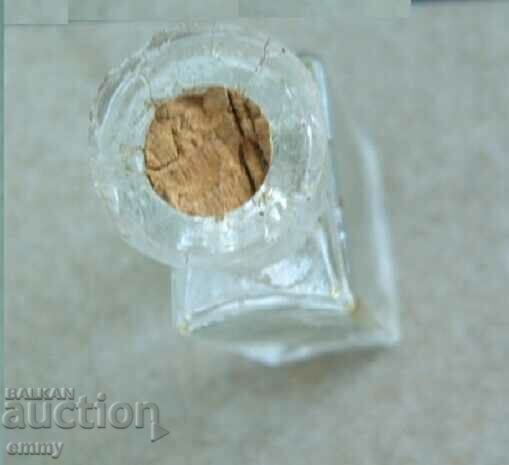 Старо малко шише за парфюм, стъклено - "Parfuemerie Divina" - 5 Старо малко шише за парфюм, стъклено - "Parfuemerie Divina" - 5