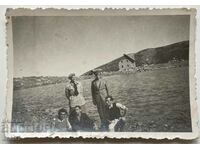 Η καλύβα "Musala" και η λίμνη μπροστά της, 1943.