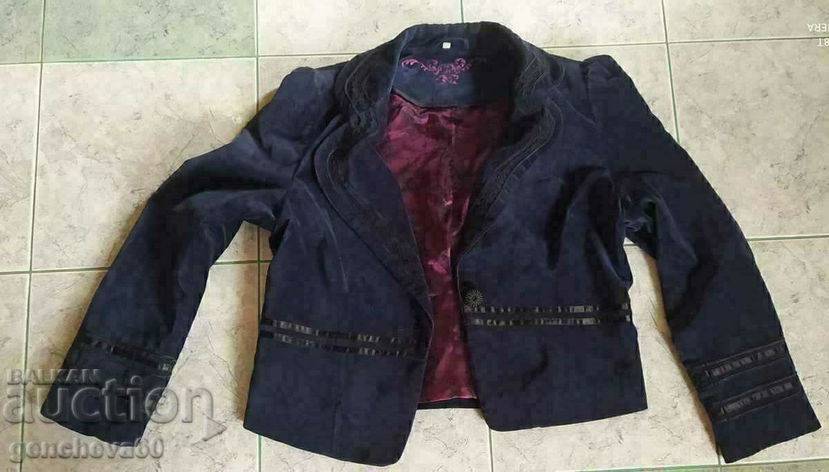 Geaca de dama albastra de catifea vintage cu preț 35.00 BGN | € 17.90 Geaca de dama albastra de catifea vintage cu preț 35.00 BGN | € 17.90