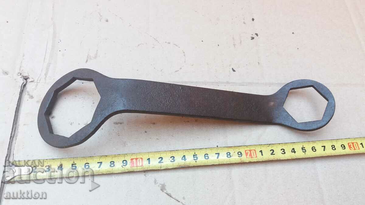 KEY WITH MARKING - 7