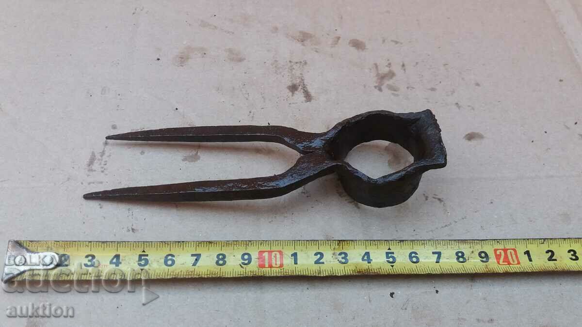 OLD LITTLE GARDEN HOE with price 1.99 BGN | € 1.02 OLD LITTLE GARDEN HOE with price 1.99 BGN | € 1.02