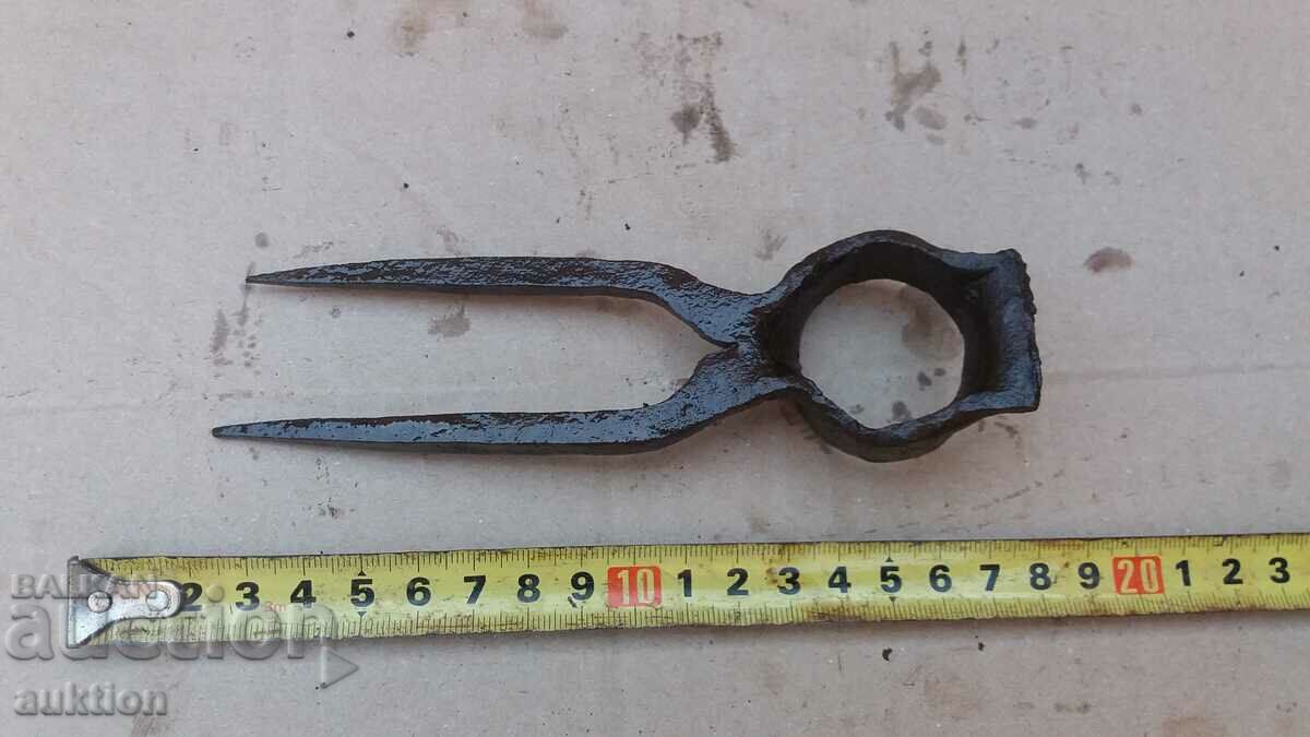 Auction OLD LITTLE GARDEN HOE Auction OLD LITTLE GARDEN HOE