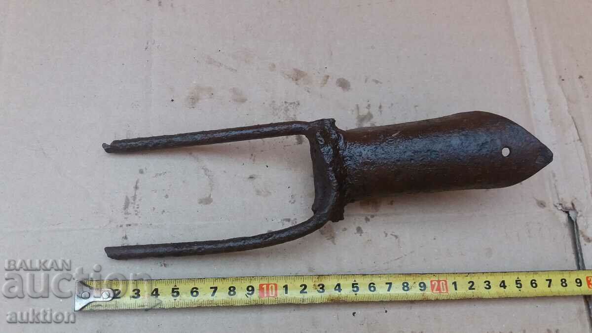 Auction  OLD LITTLE GARDEN HOE