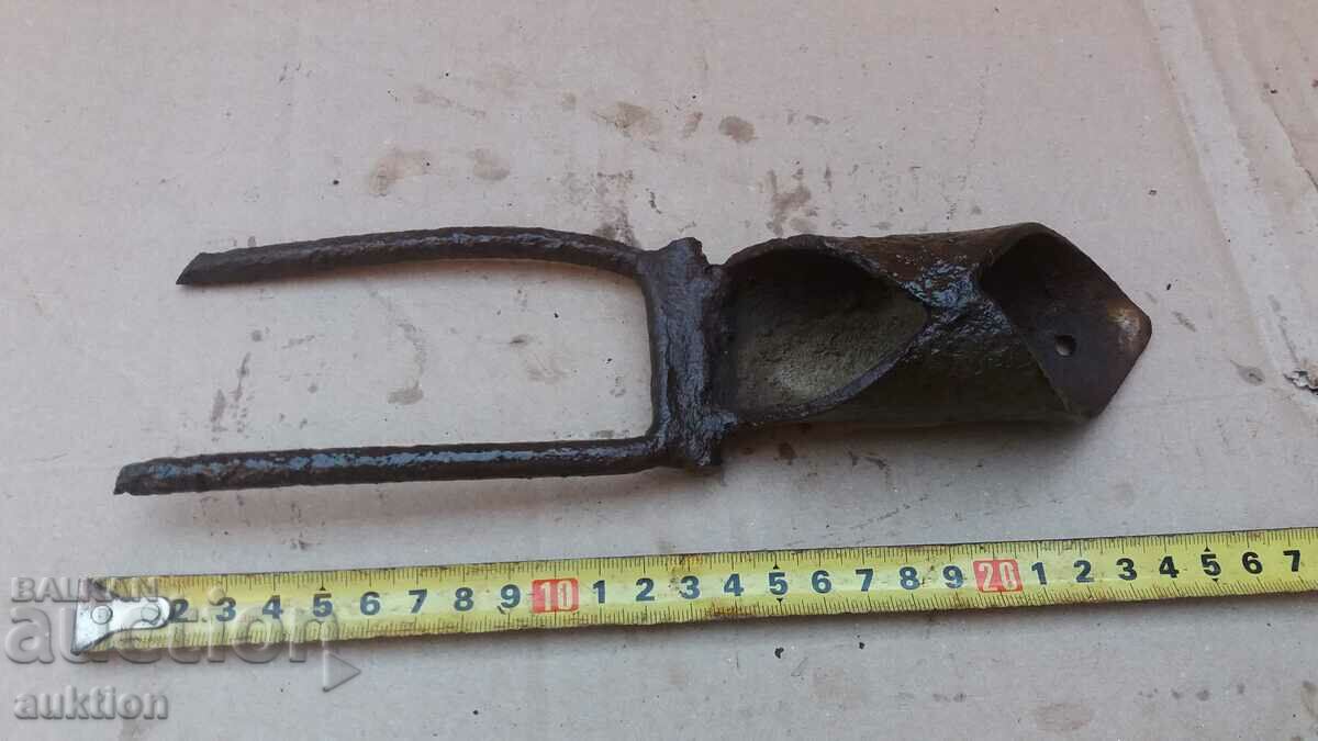 OLD LITTLE GARDEN HOE - 5