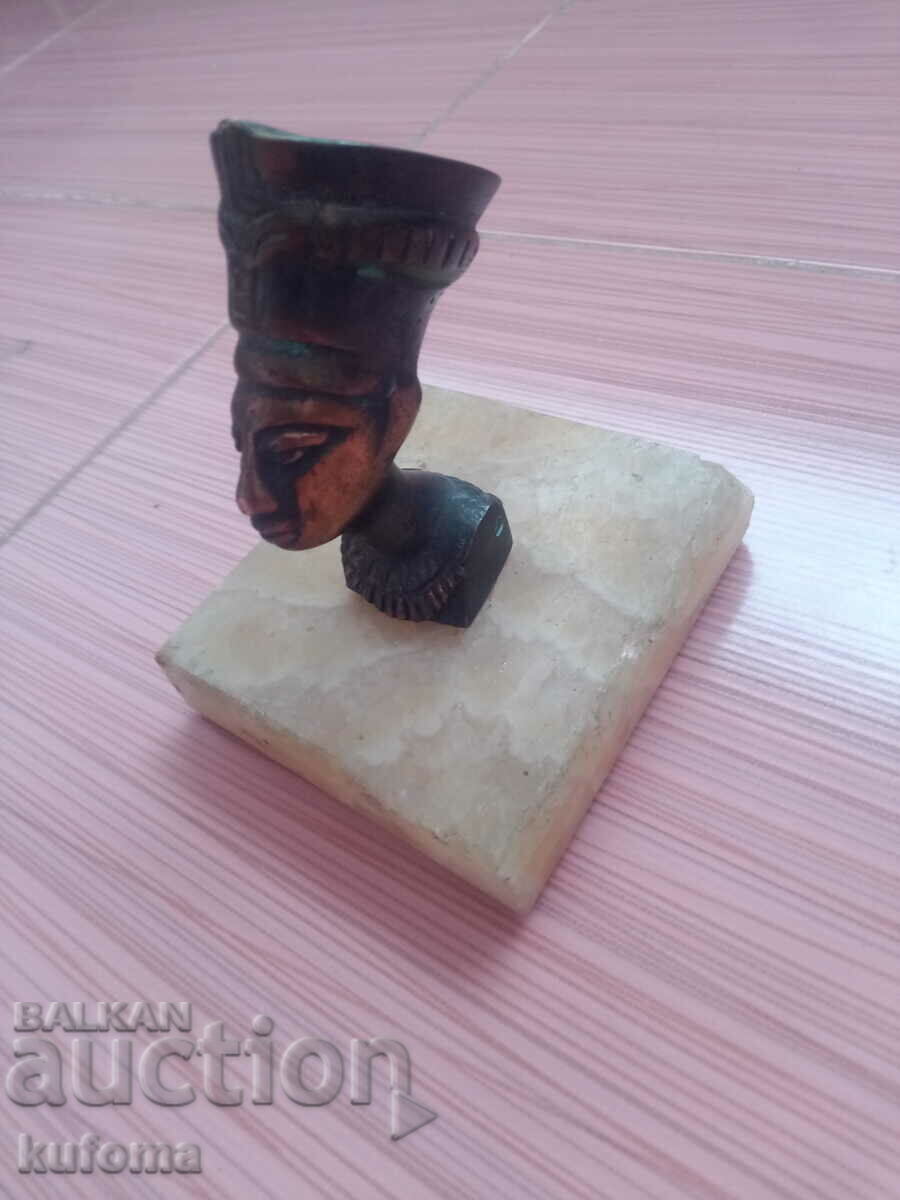 Statuette of Nefertiti with price 19.99 BGN | € 10.22 Statuette of Nefertiti with price 19.99 BGN | € 10.22