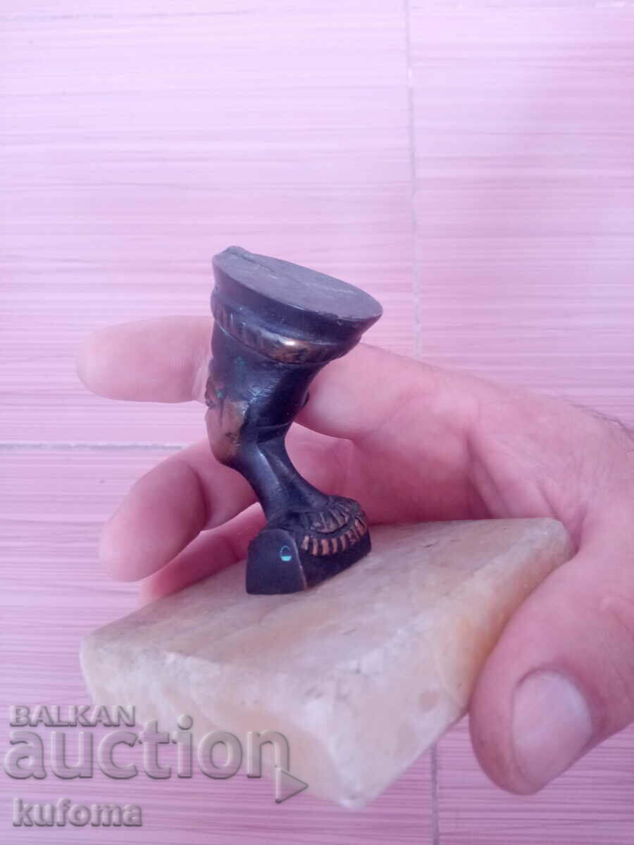 Statuette of Nefertiti - 5 Statuette of Nefertiti - 5