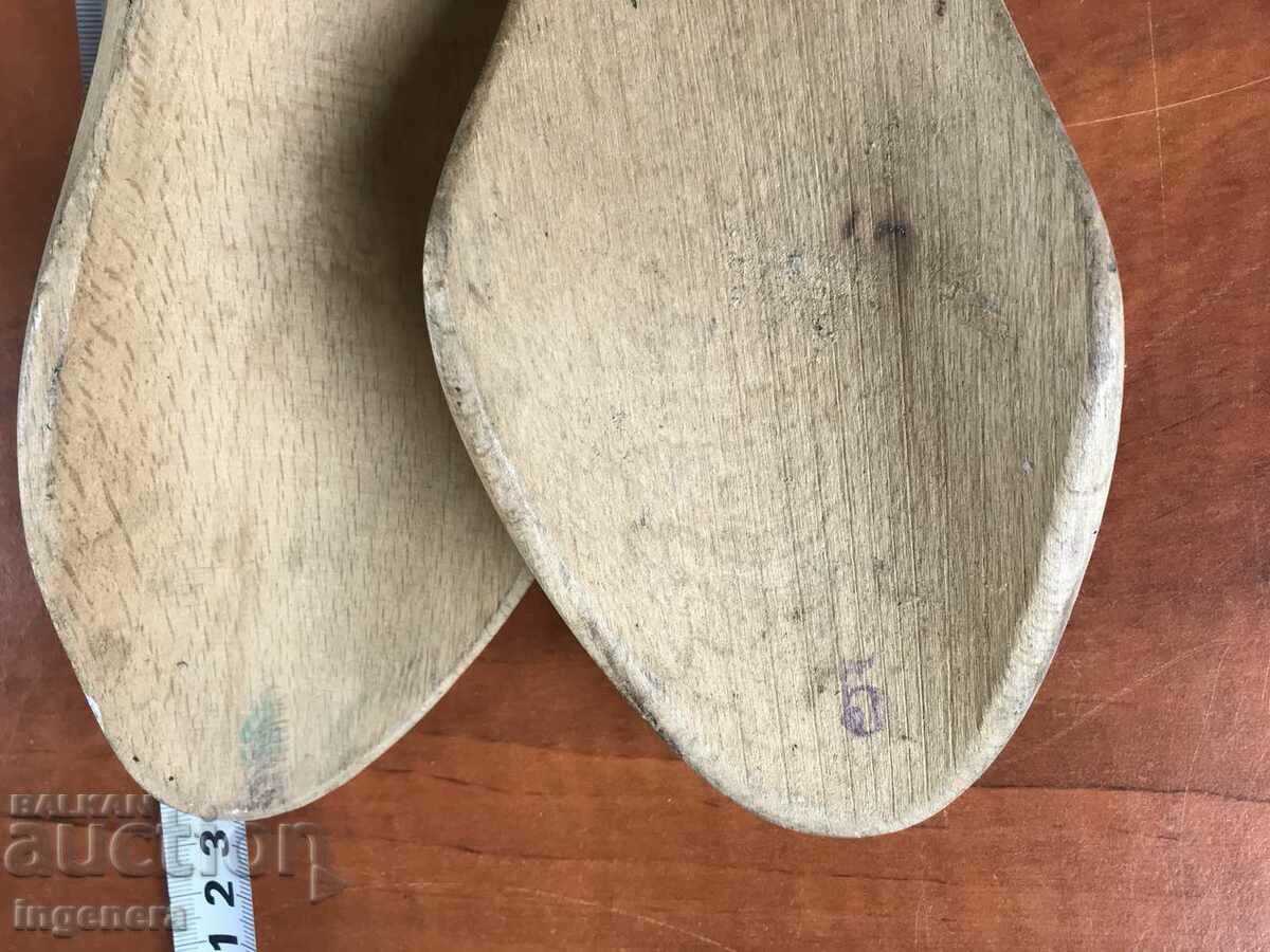 Delivery of MOLD SHOE MOLDS WOOD BRANDED TENSIONERS STRETCHERS Delivery of MOLD SHOE MOLDS WOOD BRANDED TENSIONERS STRETCHERS