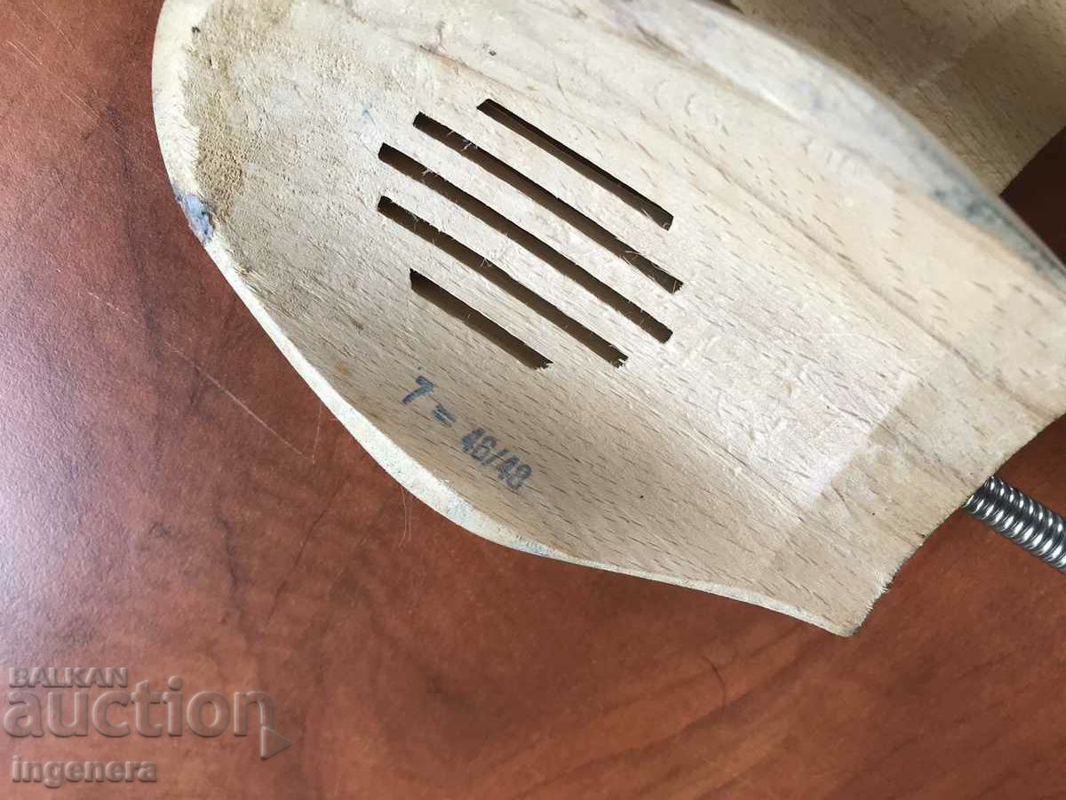 Delivery of MOLD SHOE MOLDS WOOD BRANDED TENSIONERS STRETCHERS