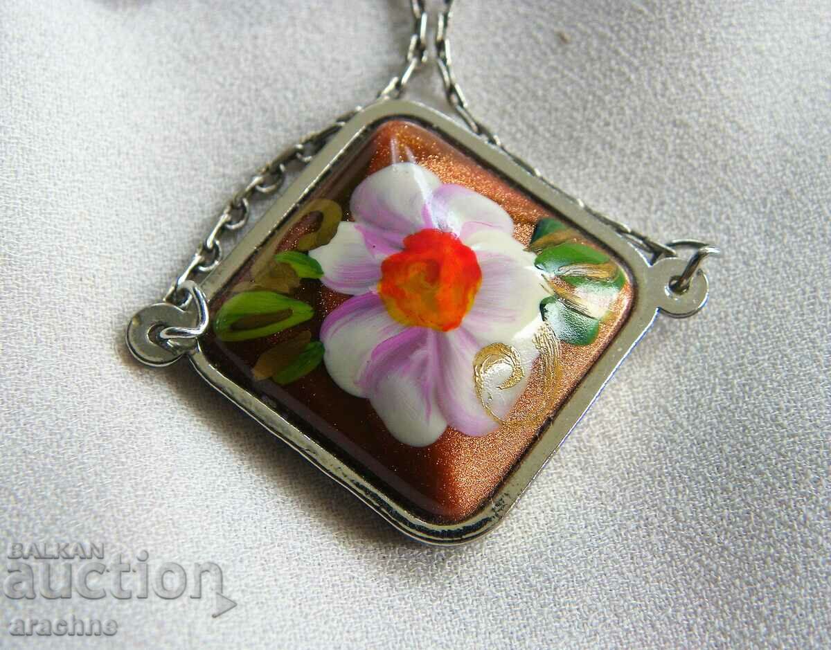 Licitație Colier placat cu aur original cu desen pe aventurin Licitație Colier placat cu aur original cu desen pe aventurin